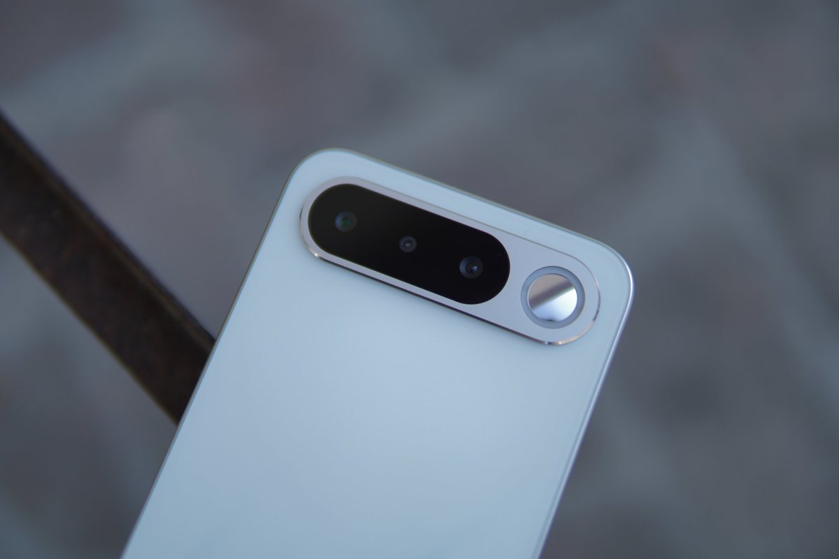 almightytech12's tweet image. Realme 16 5G Back Design With 7000 mAh Massive Battery.
Kaisa laga design?? @realmeIndia 
#realme16
#SpreadYourWings 
#Airdesign