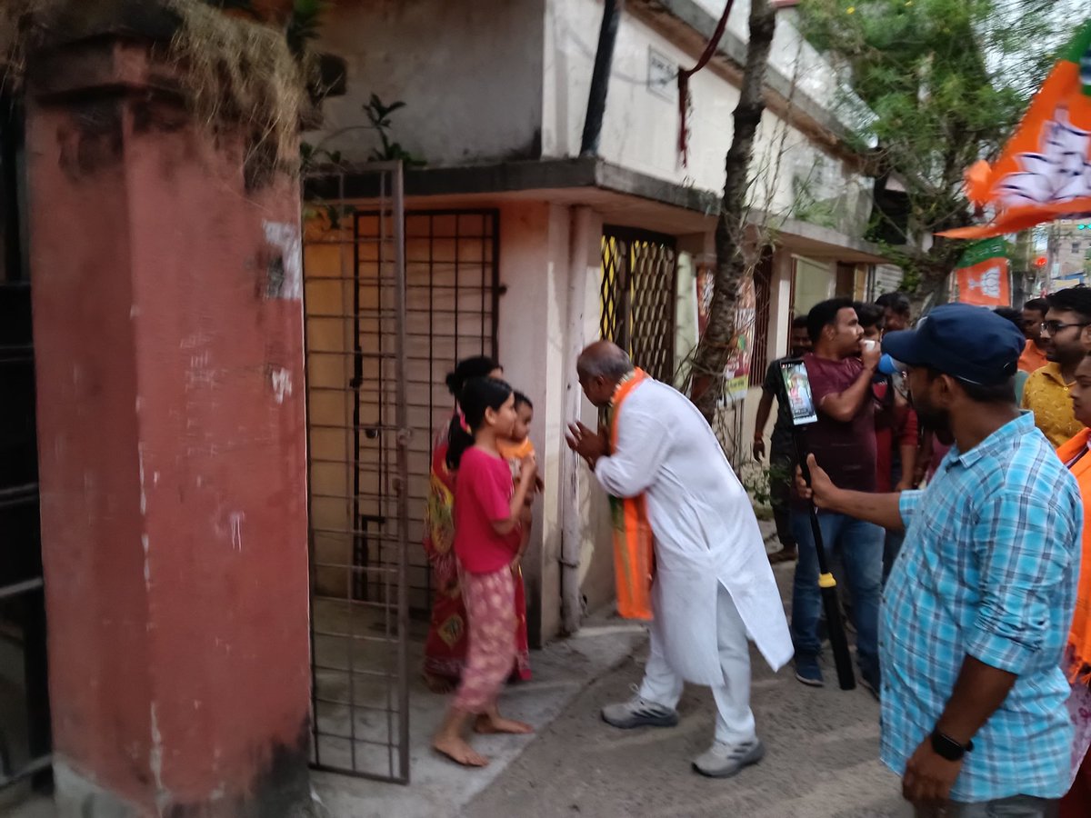 BjpNew8178's tweet photo. গতকাল ১১৫ রাজারহাট নিউটাউন বিধানসভা কেন্দ্রের সলুয়া এরিয়াতে ঘড় ঘড় সম্পর্ক অভিযানের ভারতীয় জনতা পার্টি মনোনীত প্রার্থী শ্রী প্রিযুষ কানোডিয়া দার সমর্থনে প্রচারের কিছু মুহূর্ত।।
#VOTE_FOR_BJP #follower #highlight #everyone BJP West Bengal https://t.co/63fS1byae8