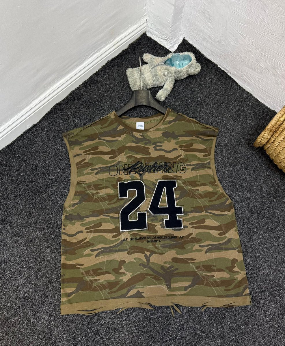 YourWears tweet media