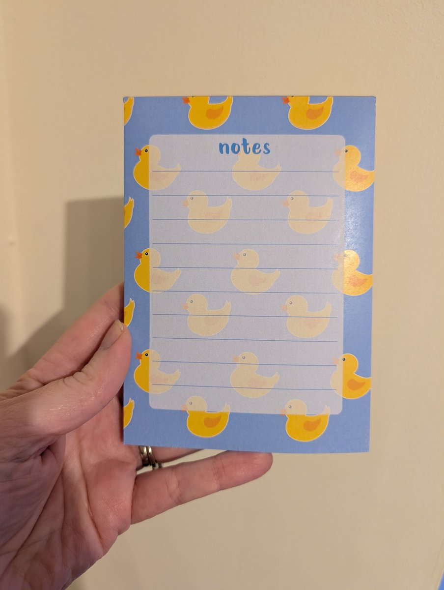 andrealem's tweet image. Some of my A6 notepad designs
Perfect for shopping lists or little notes 
andrealemindesign.etsy.com

#earlybiz #notepads #stationery #illustration #giftideas