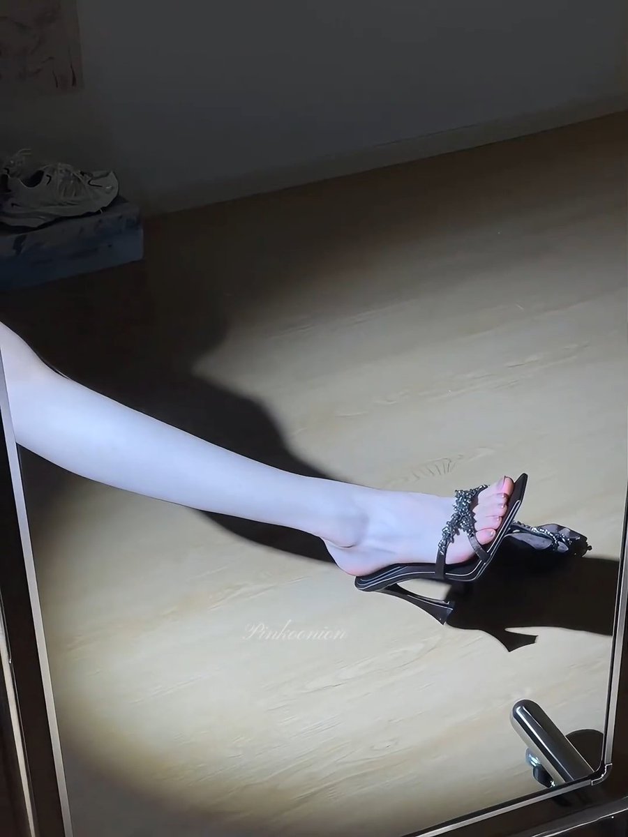 盘底的洋葱是我 tweet media