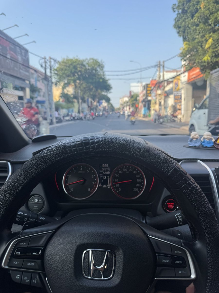 JadeTruong3107's tweet photo. today was a pretty happy day. i signed a new contract that gives us solid momentum for this year and into 2027.

i also had the chance to meet more potential partners, and i’m hopeful this will lead to even more opportunities to grow soon.

if you’re working in tech, it solutions, ai, or web3, let’s explore how we can collaborate.
