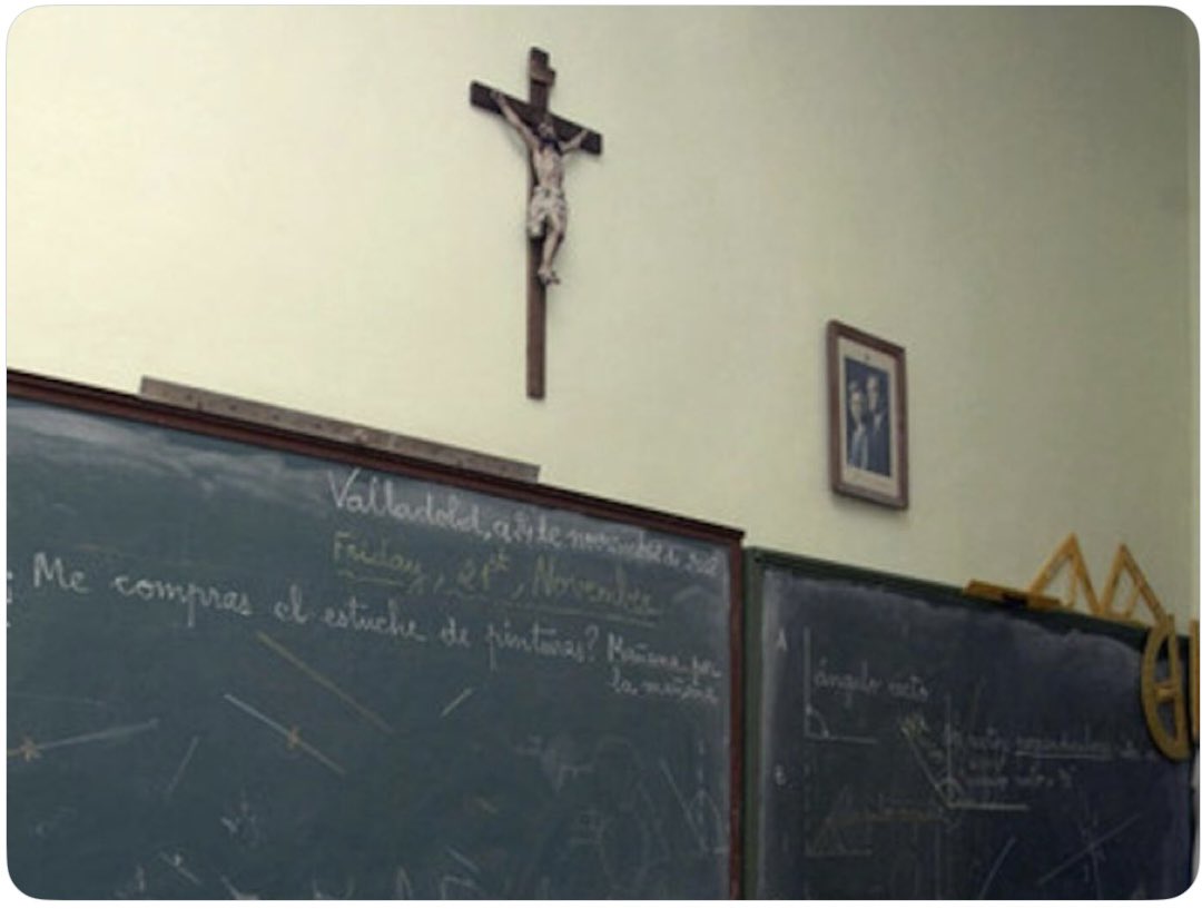 Estáis de acuerdo con que vuelvan los crucifijos a los colegios?

Yo digo SI 👍