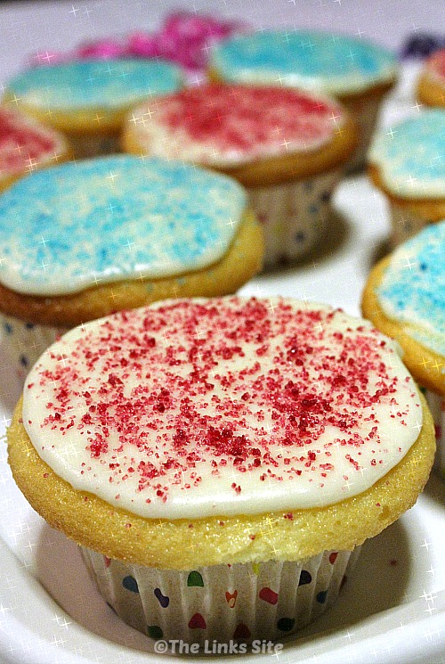 the_links_site's tweet image. Making edible sugar glitter to decorate cake is so easy! thelinkssite.com/2016/11/24/mak… #cakedecorating #sparkle #delicious