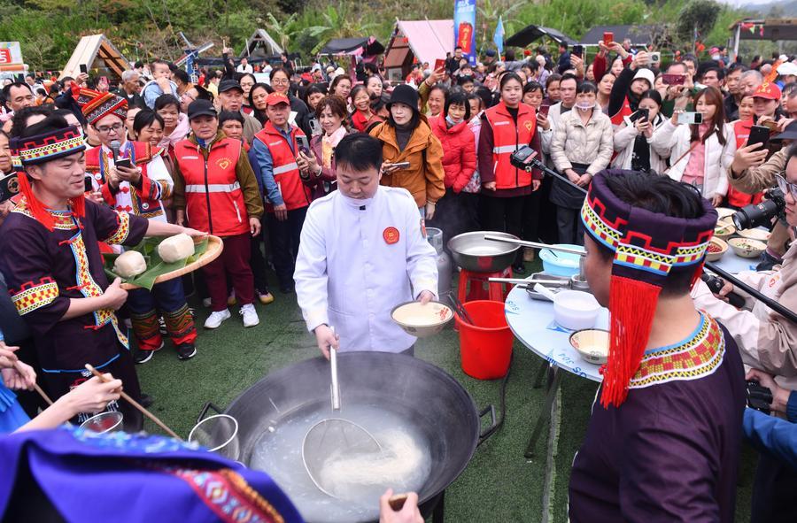 VoiceofPD's tweet image. Shengzha rice noodles: a traditional taste of Guangxi

Shengzha rice noodles are a traditional local delicacy in #Guangxi, beloved by locals and tourists alike. The craftsmanship of making the #noodles has been inscribed on the regional intangible cultural heritage list of