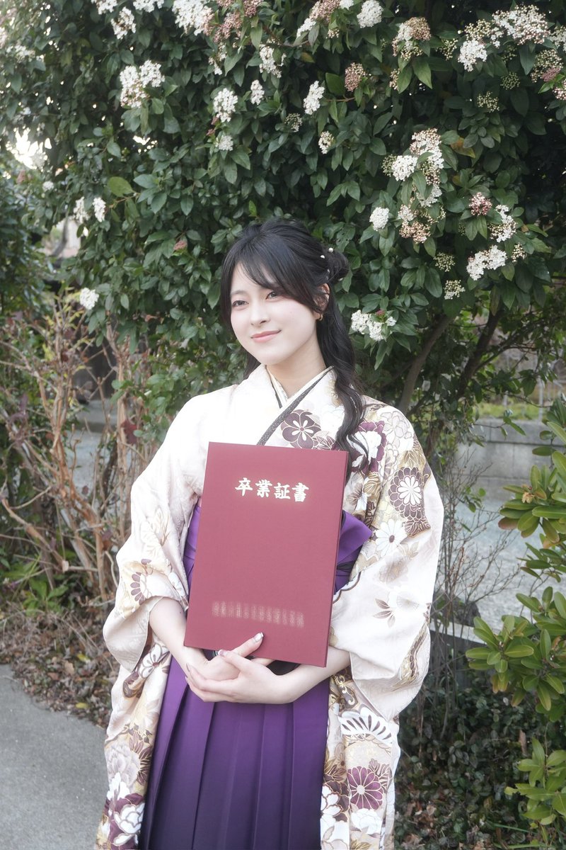 y__aa04's tweet photo. 無事に看護師になれました🌸 https://t.co/wy0uWYBK8g