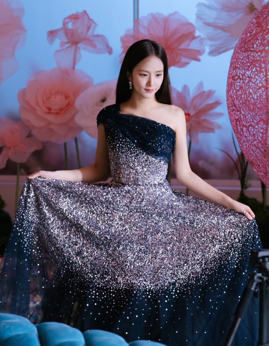 jisoo pics tweet media