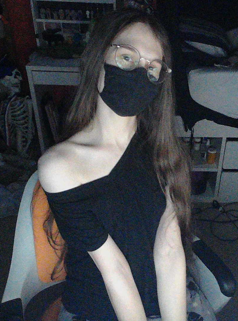 dolltofall tweet media