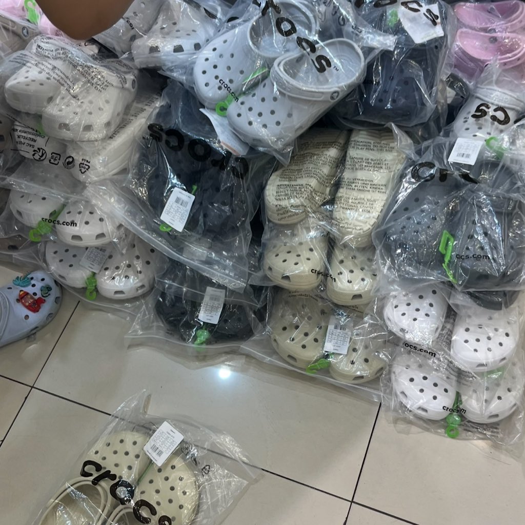 crong crocs shop tweet media