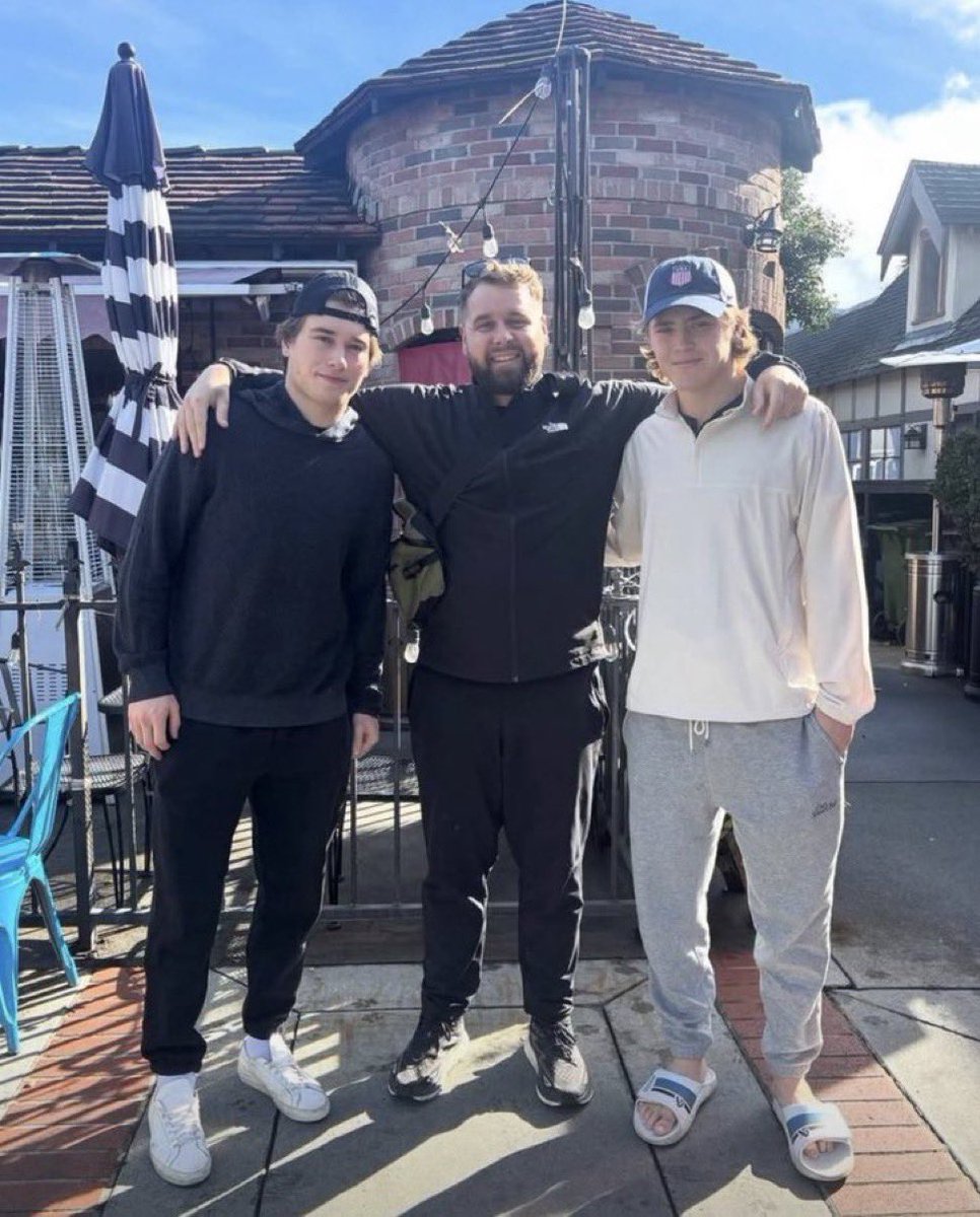 nika 🦈 tweet media