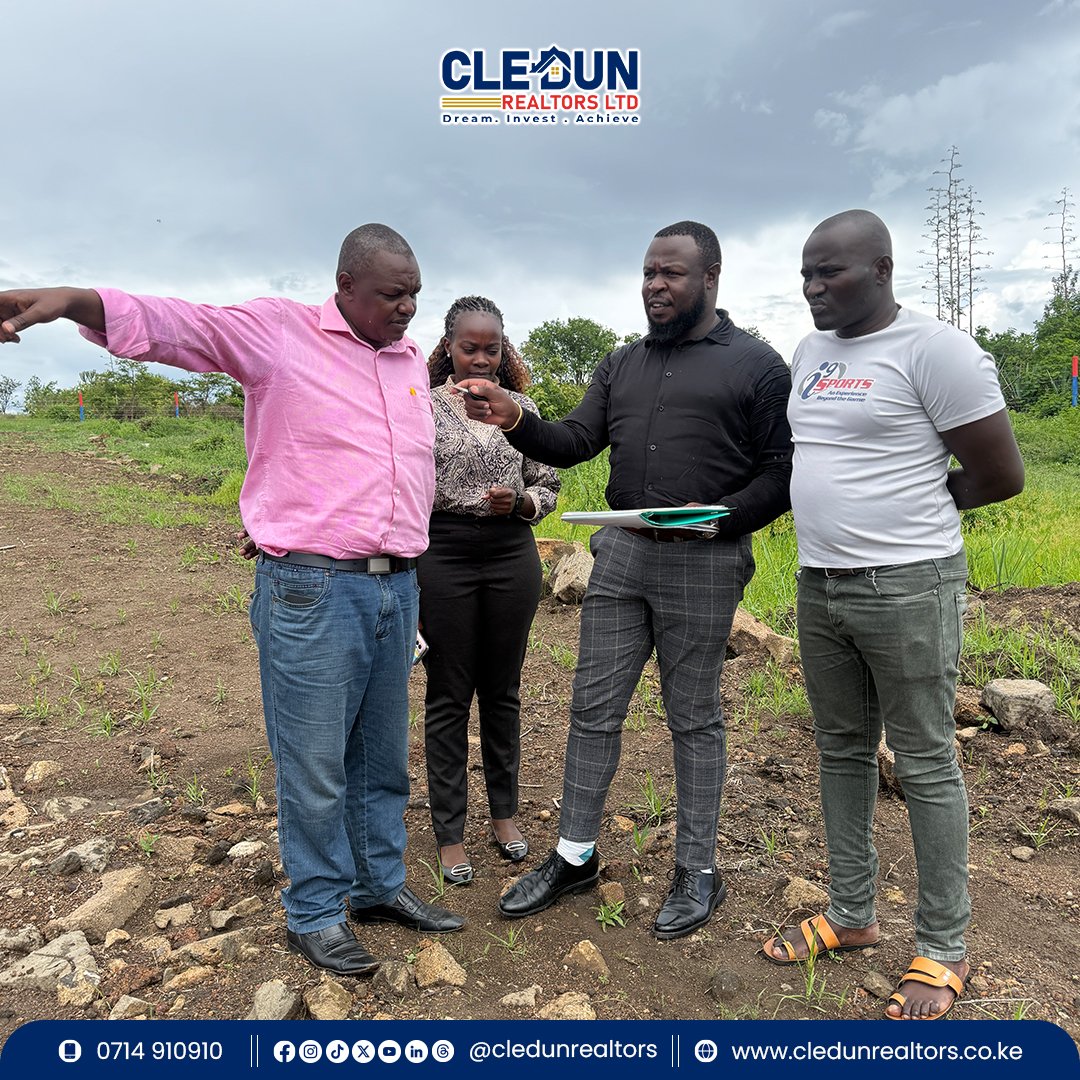 itsbillymwangi's tweet photo. 𝗧𝗵𝗶𝗸𝗮 𝗦𝗶𝘁𝗲 𝗩𝗶𝘀𝗶𝘁 🚐🏘️

Yesterday’s site visit to #PrestigeCourtPhaseII in #Thika gave our clients a true feel of the land—location, accessibility, and potential.

 🚨 Few plots left
🚐 Free daily site visits
📞 0714 910910

#CledunRealtors #DreamInvestAchieve https://t.co/mJTeCeVp45