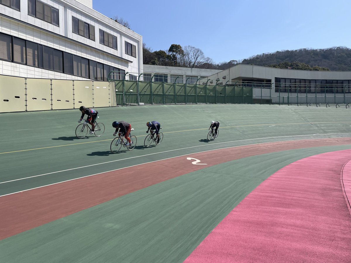 YKeirin's tweet photo. 3月24日訓練日
今日の訓練日はスピード系のトレーニングをしました！
前検日前の選手が多かったですが、みんなしっかりもがきました！
#競輪　#防府　#防府競輪　#訓練　#試験 https://t.co/iDUujv3h2O