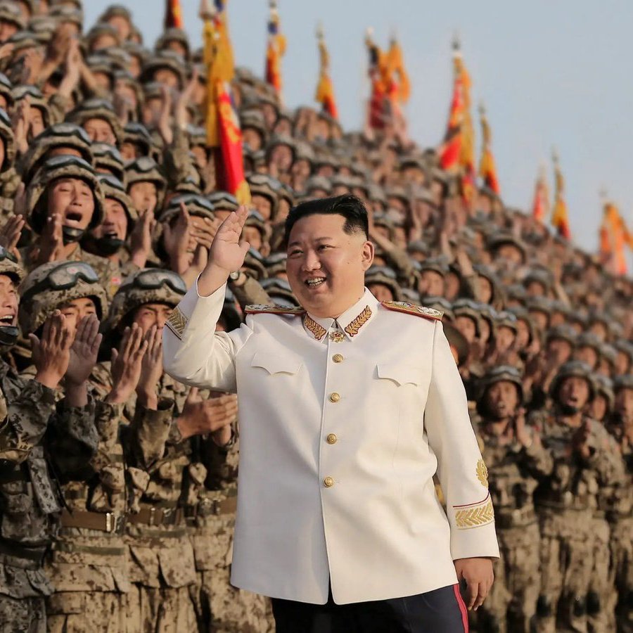 Kuzey Kore lideri Kim Jong Un:

Egemen devletlerin onur ve haklarının güç yoluyla ayaklar altına alındığı bu dünyada, gerçek güvence nükleer caydırıcılıktır.