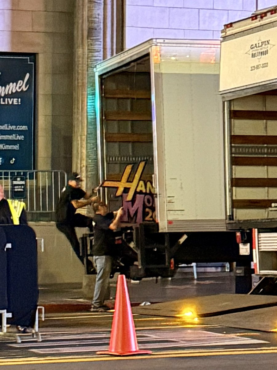 hannah cyrus tweet media