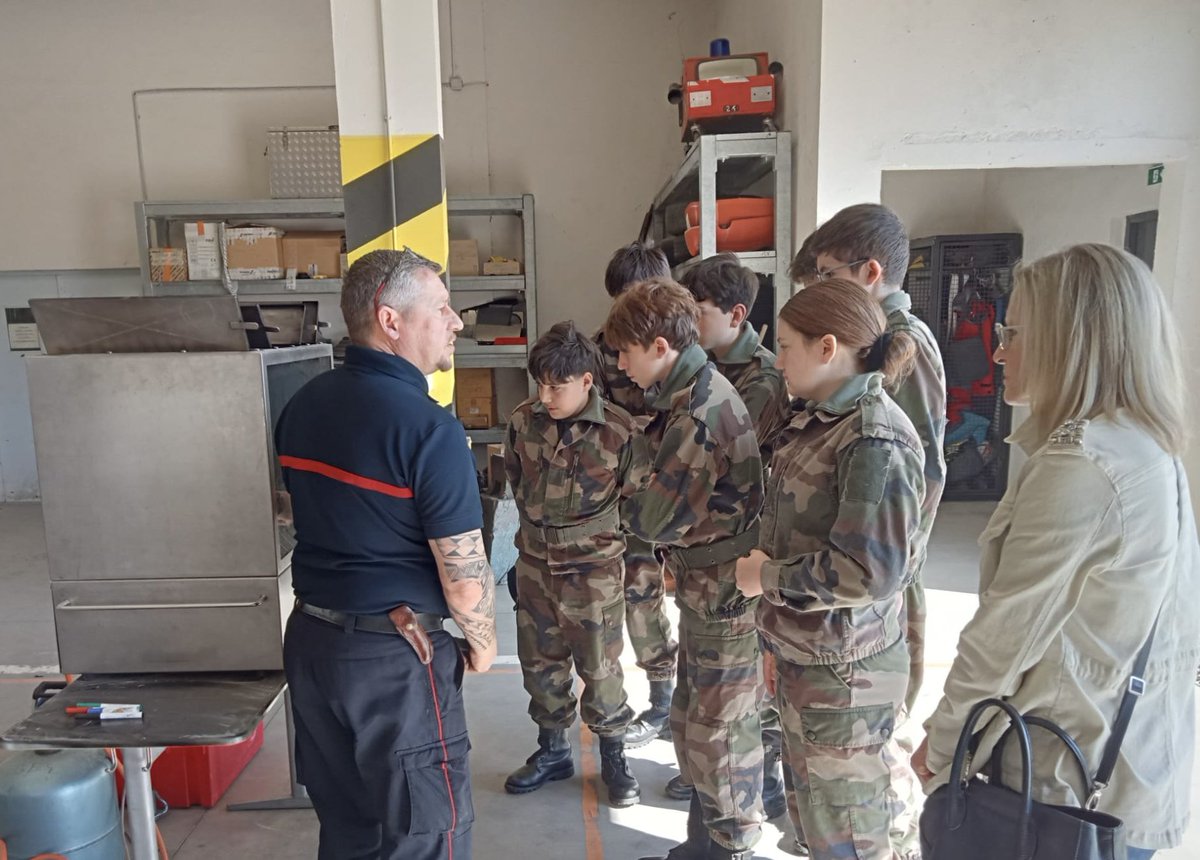 Un grand merci au <a href="/sdis26/">Pompiers Drôme</a> 🚒 pour l’organisation samedi dernier d’une journée découverte au profit de nos Cadets de la défense. Présentation des missions, mise en œuvre du matériel 🧯et épreuves physiques.
#citoyenneté #engagement <a href="/Gouv_mili_Lyon/">Gouverneur militaire de Lyon</a> <a href="/Dsden07/">Ardèche-Direction académique</a>