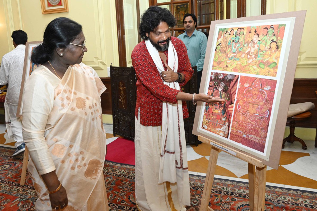 rashtrapatibhvn's tweet photo. President Droupadi Murmu met a group of artists of traditional paintings and mural art forms and witnessed their artworks at Rashtrapati Bhavan. The artists are staying at Rashtrapati Bhavan under its ‘Kala Utsav’ Artists-in-Residence Programme. The Kala Utsav is a celebration of the spirit of India’s artistic traditions, a reaffirmation of the important role of living art traditions in preserving cultural identity and inspiring future generations.
