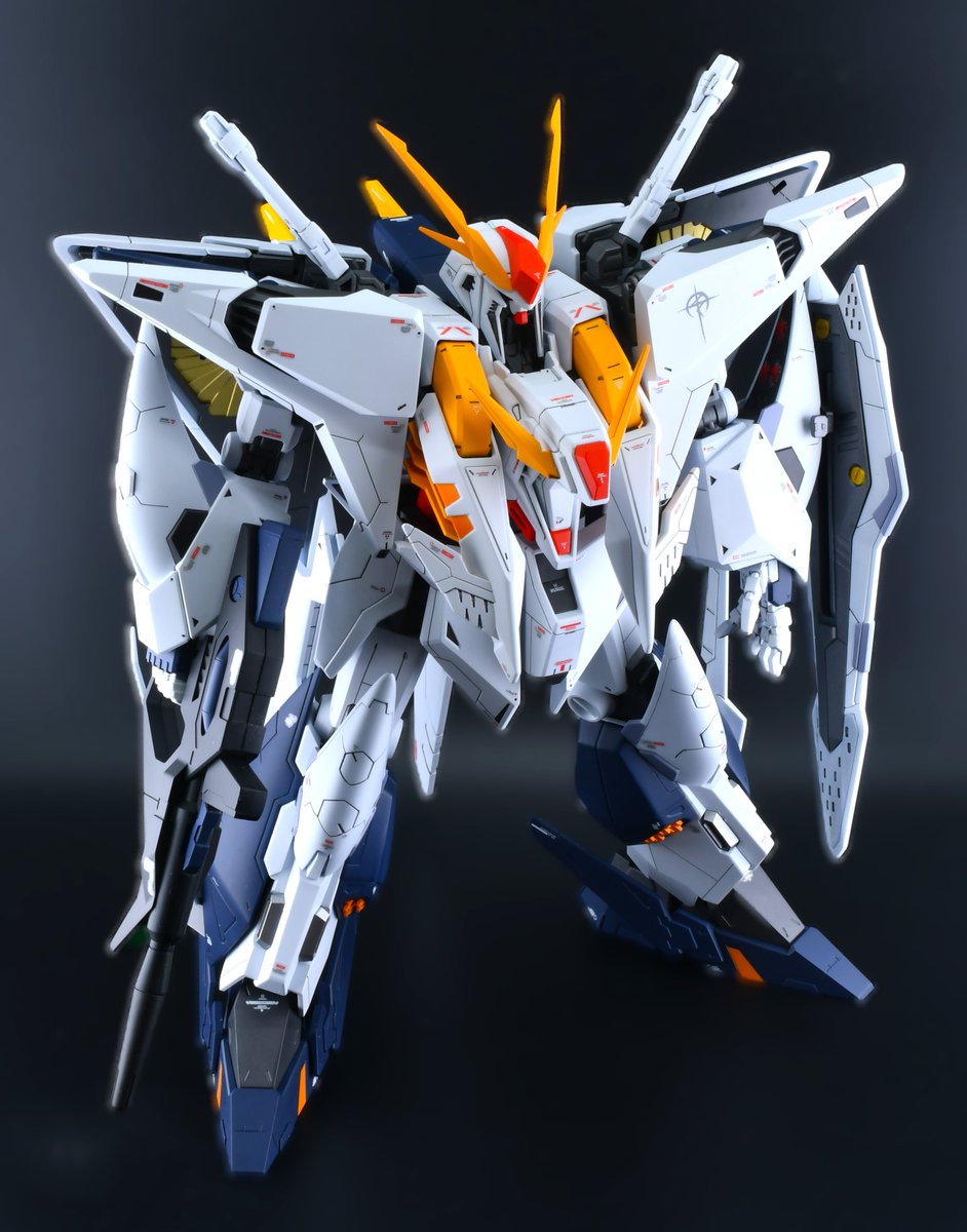 #プラモデルライフ
#閃光のハサウェイ
#クスィーガンダム
#ガンプラ好きと繋がりたい
HGクスィーガンダム完成です。

全体にスジボリを控えめに追加
肩のオレンジパーツは後ハメ加工
腿はプラバンで3mm延長
デカールは公式ハサウェイ汎用＋汎用コーションマークを使用