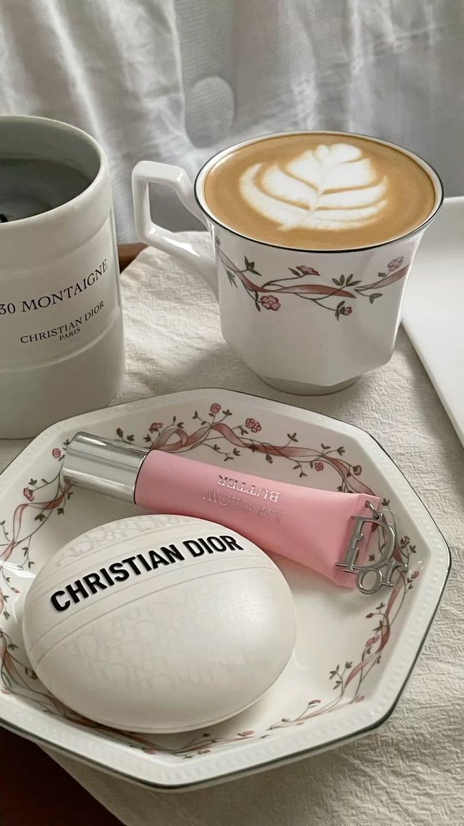 ..🍒مـوگــا tweet media