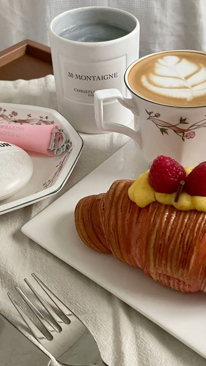 ..🍒مـوگــا tweet media