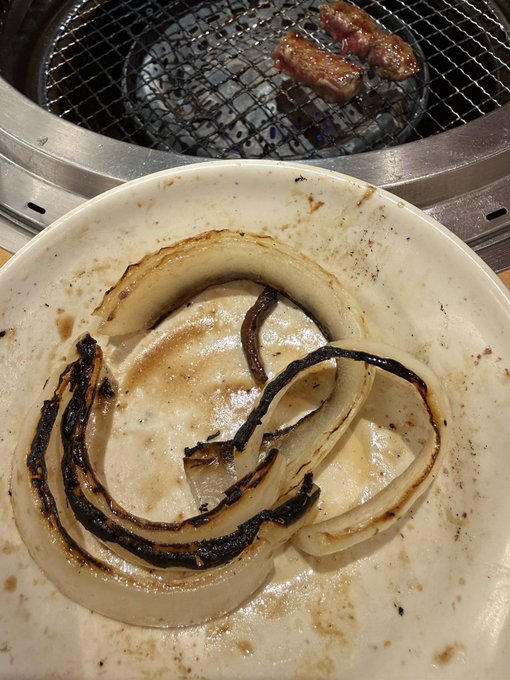 焼肉屋の玉ねぎ、でかい外周部分食いにくいなって思ってたけど、
でかいカルビ切る用のハサミで切ればいいんじゃん
アタイ天才? 