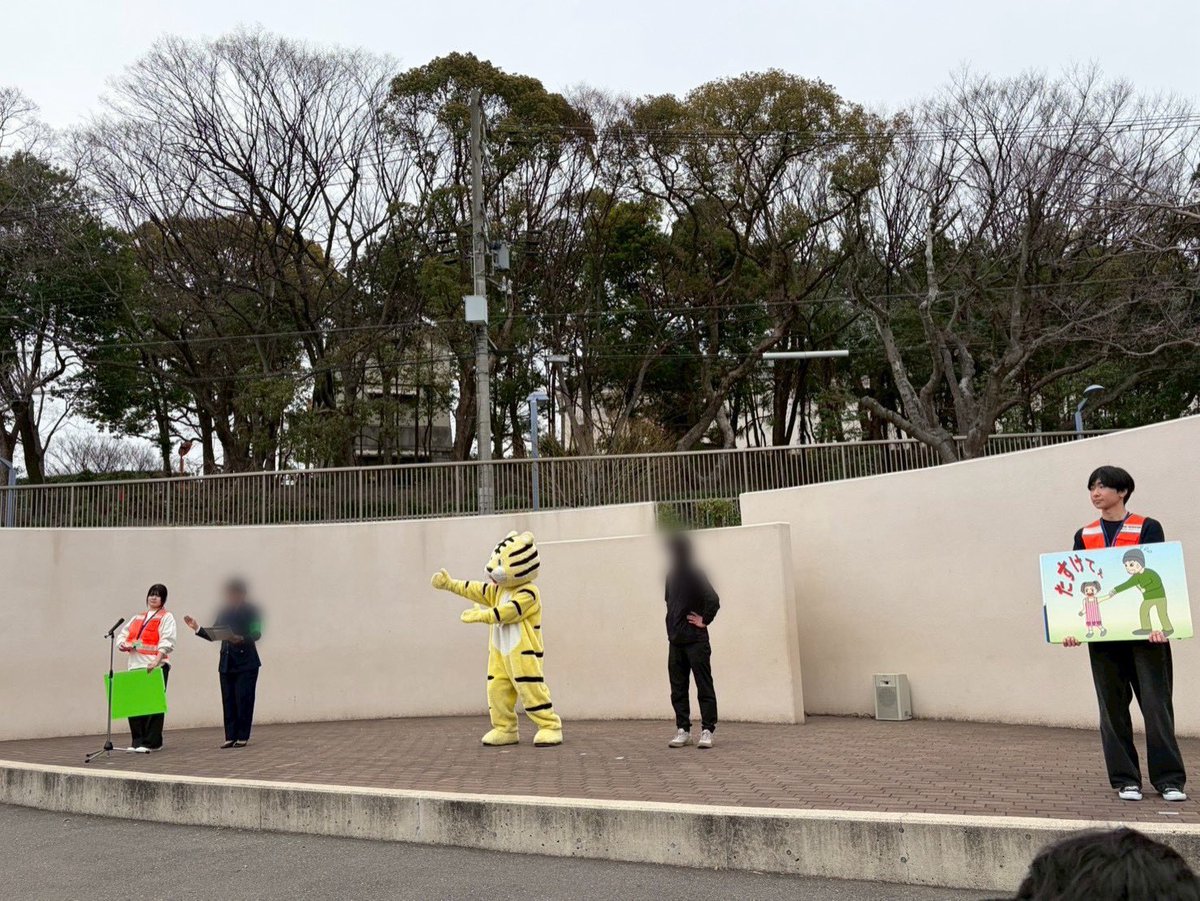osakamix_'s tweet photo. 3/22（日）防犯教室がありました‼️
（📍天王寺動物園）
防犯教室の他にも、カプセルトイや制服体験等のお手伝いをさせて頂きました🌟
1日中お子さんの笑顔が見れて、こちらまで笑顔になり元気をもらいました‼️💪
 #みっくす  #ボランティア  #学生ボランティア  #天王寺動物園  #防犯教室 https://t.co/QSgdPgivdf