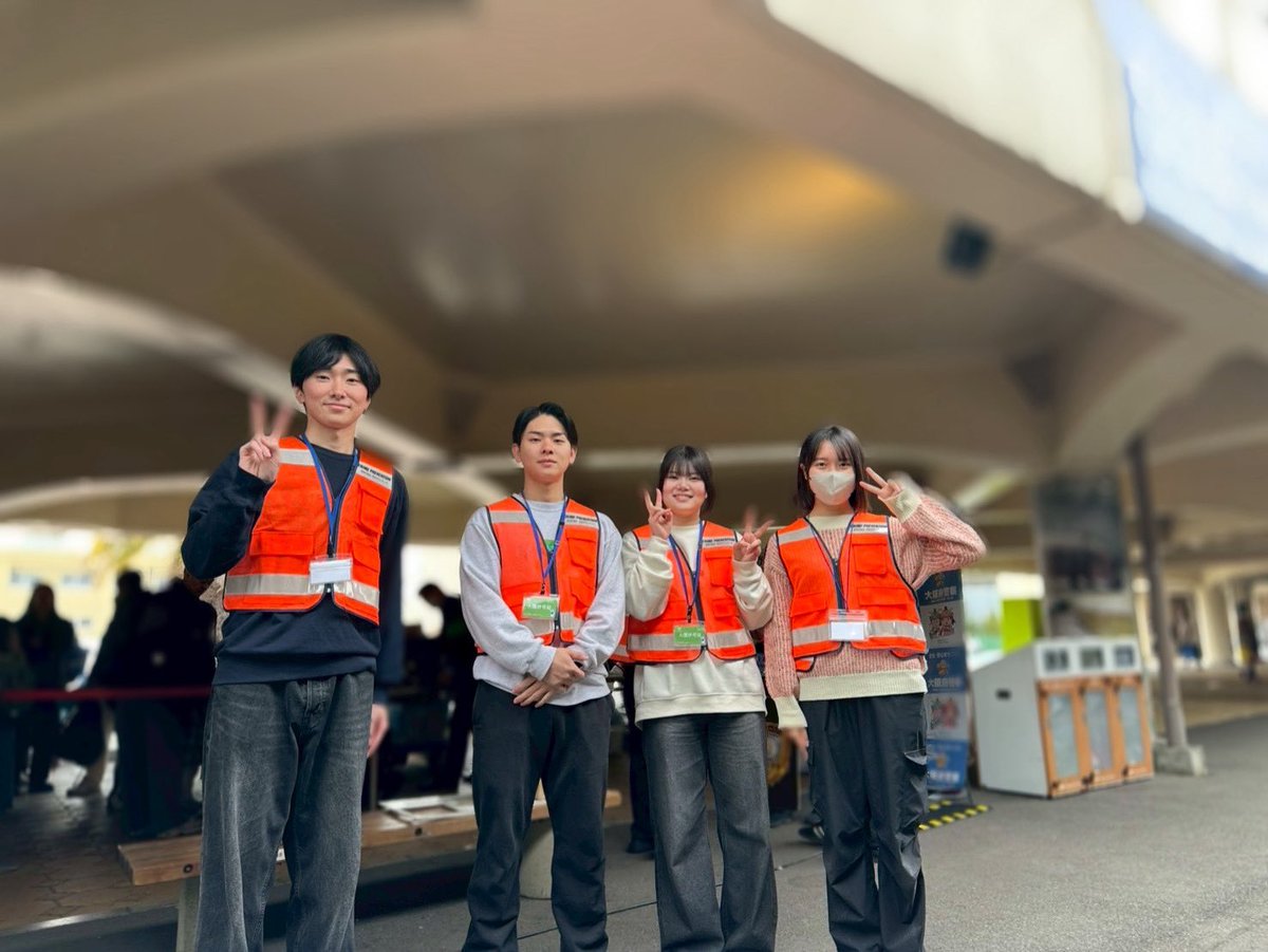 osakamix_'s tweet photo. 3/22（日）防犯教室がありました‼️
（📍天王寺動物園）
防犯教室の他にも、カプセルトイや制服体験等のお手伝いをさせて頂きました🌟
1日中お子さんの笑顔が見れて、こちらまで笑顔になり元気をもらいました‼️💪
 #みっくす  #ボランティア  #学生ボランティア  #天王寺動物園  #防犯教室 https://t.co/QSgdPgivdf