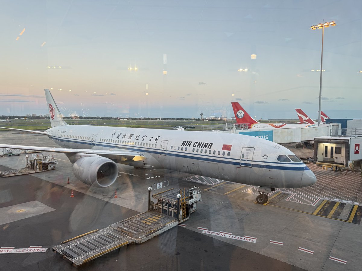 WallE没电了 tweet media