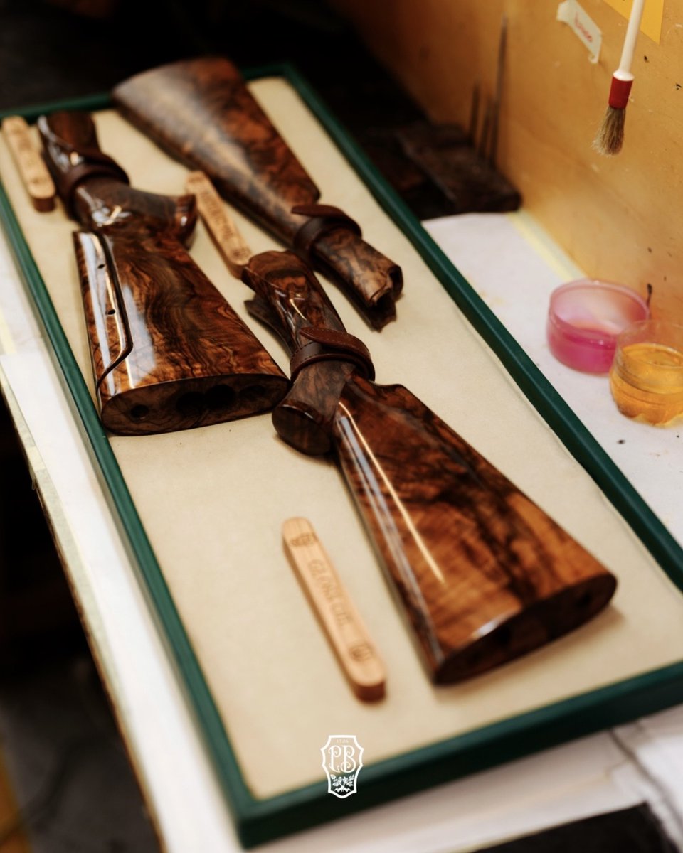 BERETTA PB.Selection オイル仕上は欠かすことのできない大切な工程です。 木材を保護しながらその奥行きや個性、そして木目の ...