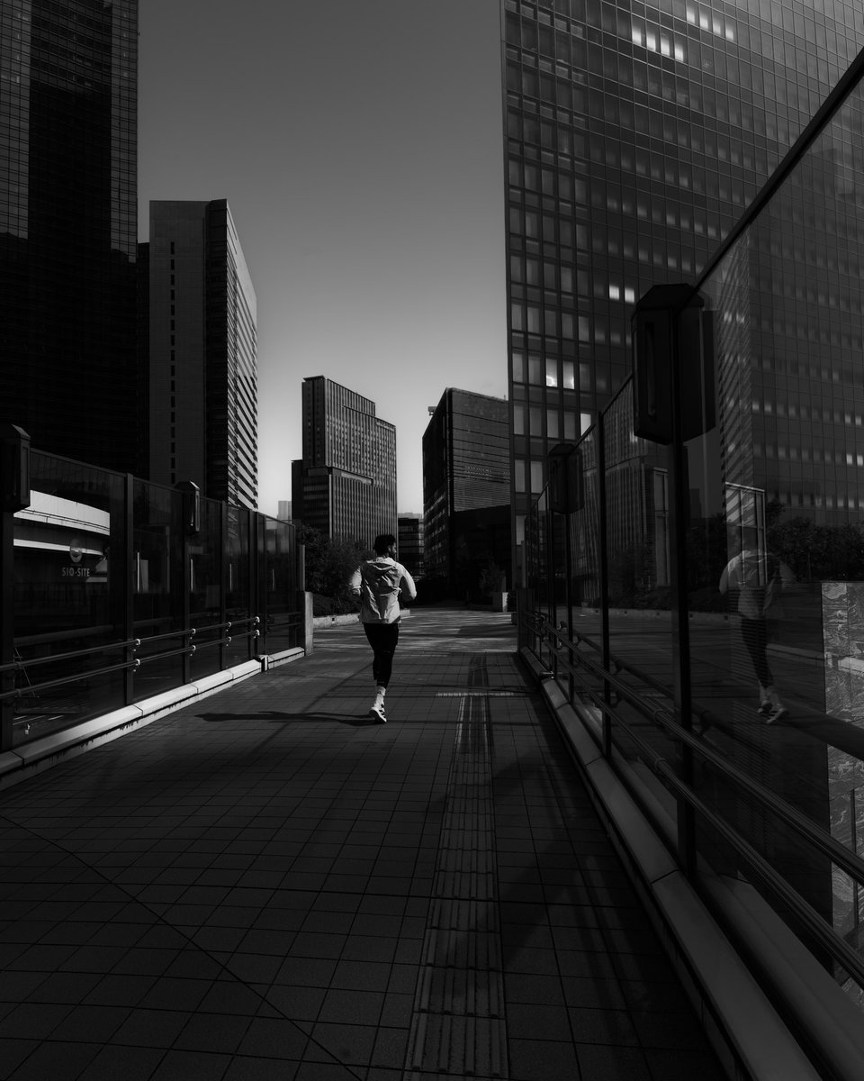 ShusukeKanda's tweet photo. 汐留の朝。
#leica #streetphotography #bnw #streetphotography_bw #tokyo https://t.co/QEHKYGMFgB