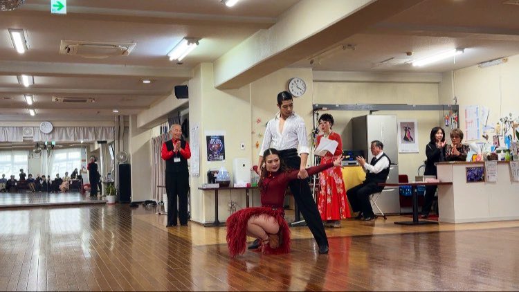 rii__dance's tweet photo. この度はスペシャルゲストとしてお招きいただきました！
ラブシンガーズ様、ありがとうございます✨️ @lovesingers2016 
私の地元が横浜という事もあり
とても懐かしい気持ちになりました😊

皆様に楽しんでいただけてとても嬉しかったです！
また機会がありましたら、ぜひよろしくお願いいたします🙇‍♀️ https://t.co/laRL75ttPg