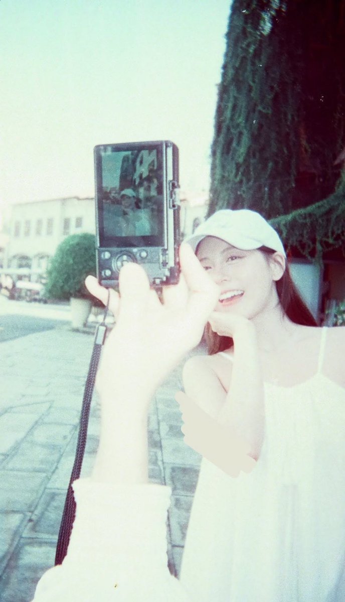 no context fond ♡ tweet media