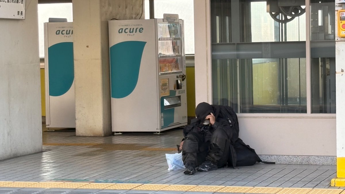 trainpochi's tweet photo. #SHIBUYAMELTDOWN https://t.co/bDzzLgPXU2