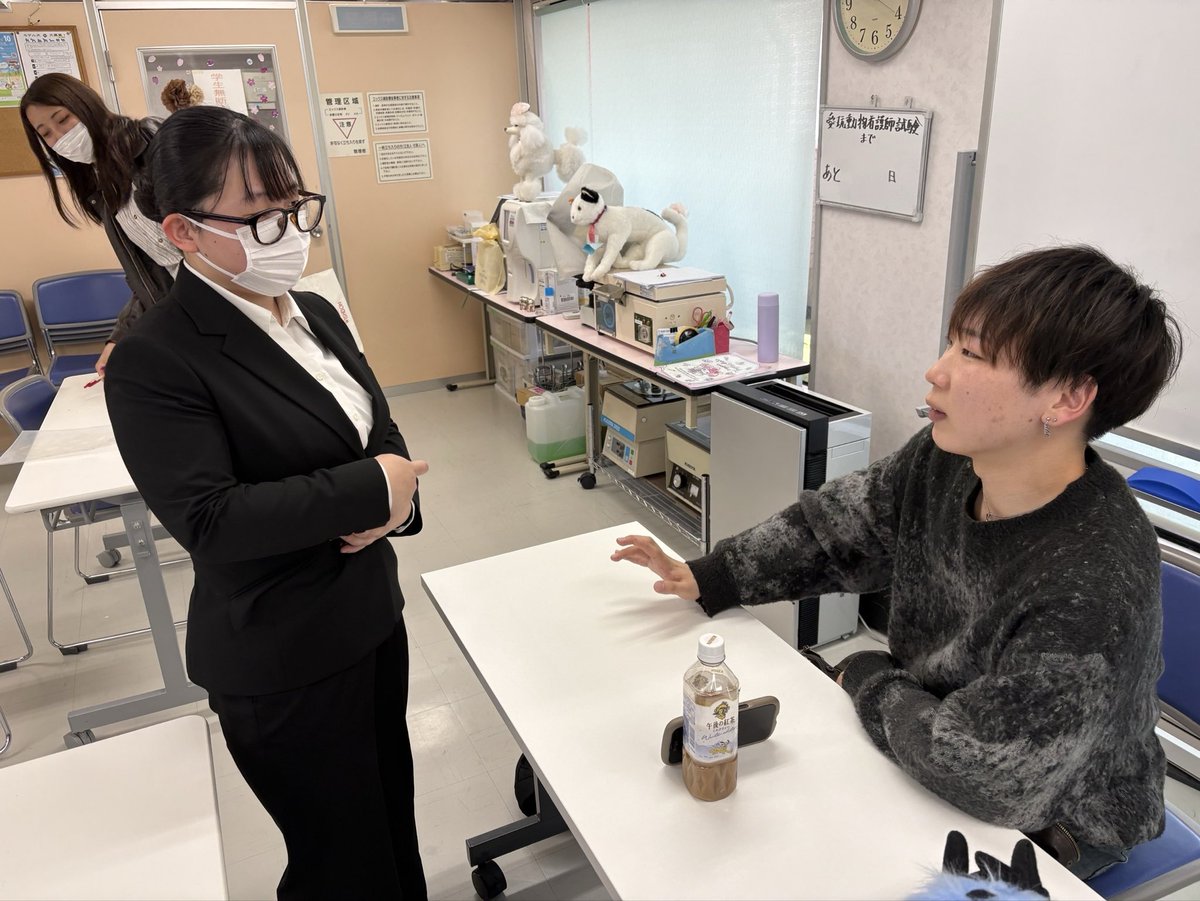 tbcpet's tweet photo. 📖就職研修📝
就職研修を行いました！
宇都宮税務署の方をお招きし、租税教室を実施しました。
社会人になるにあたって、税とは何か、正しい知識を教えていただきました。
また、卒業生に来ていただき、就職活動の動き方や学校で意識することなどたくさんアドバイスいただきました。
#tbcpet #就職研修 https://t.co/ByU8s9INWS