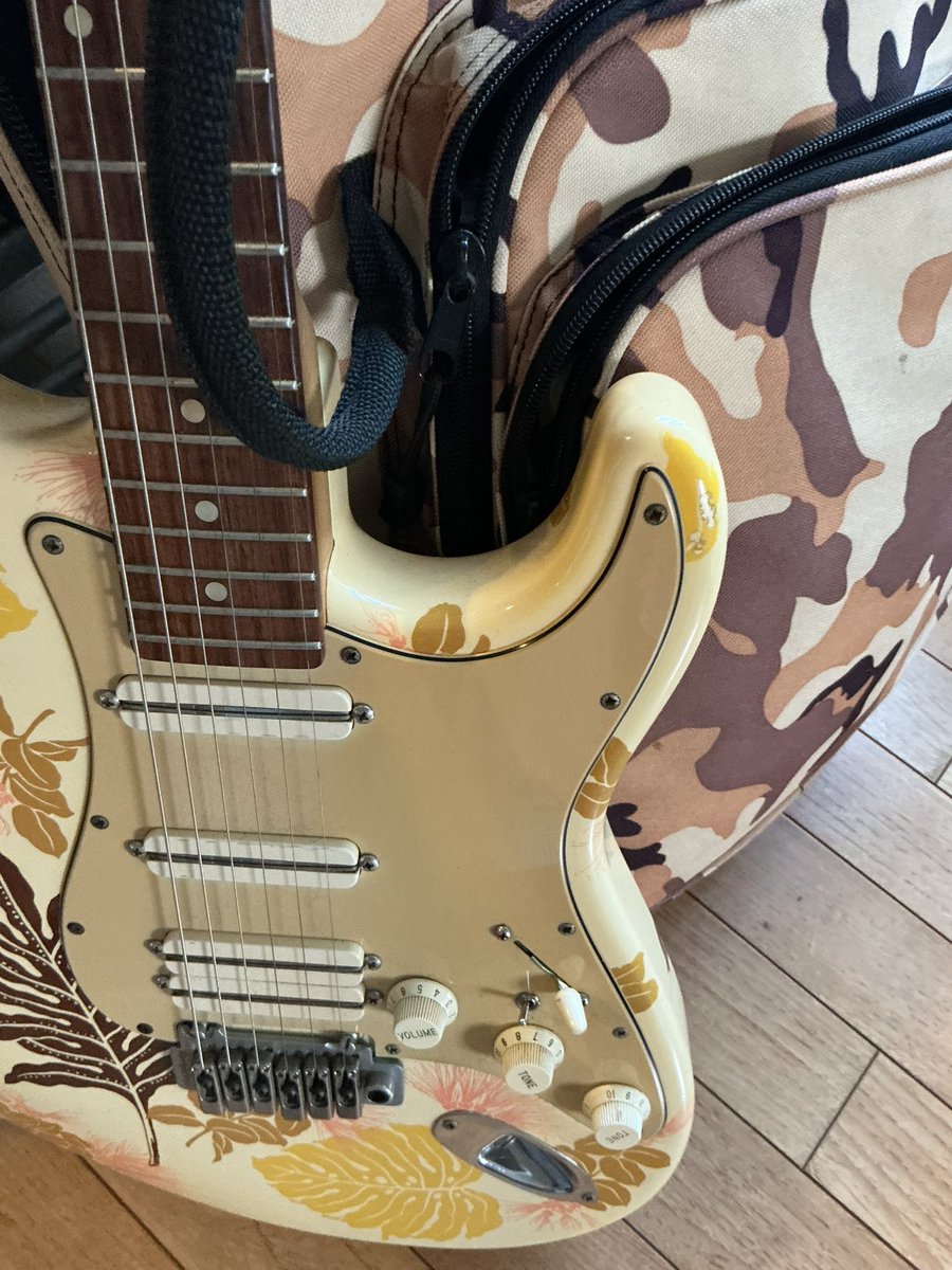 shikaosuga's tweet photo. 今日は自分への投資日。習い事、トレーニング、３つこなして
最後のギターレッスンへ向かいます。。 https://t.co/3oxjaTGuap