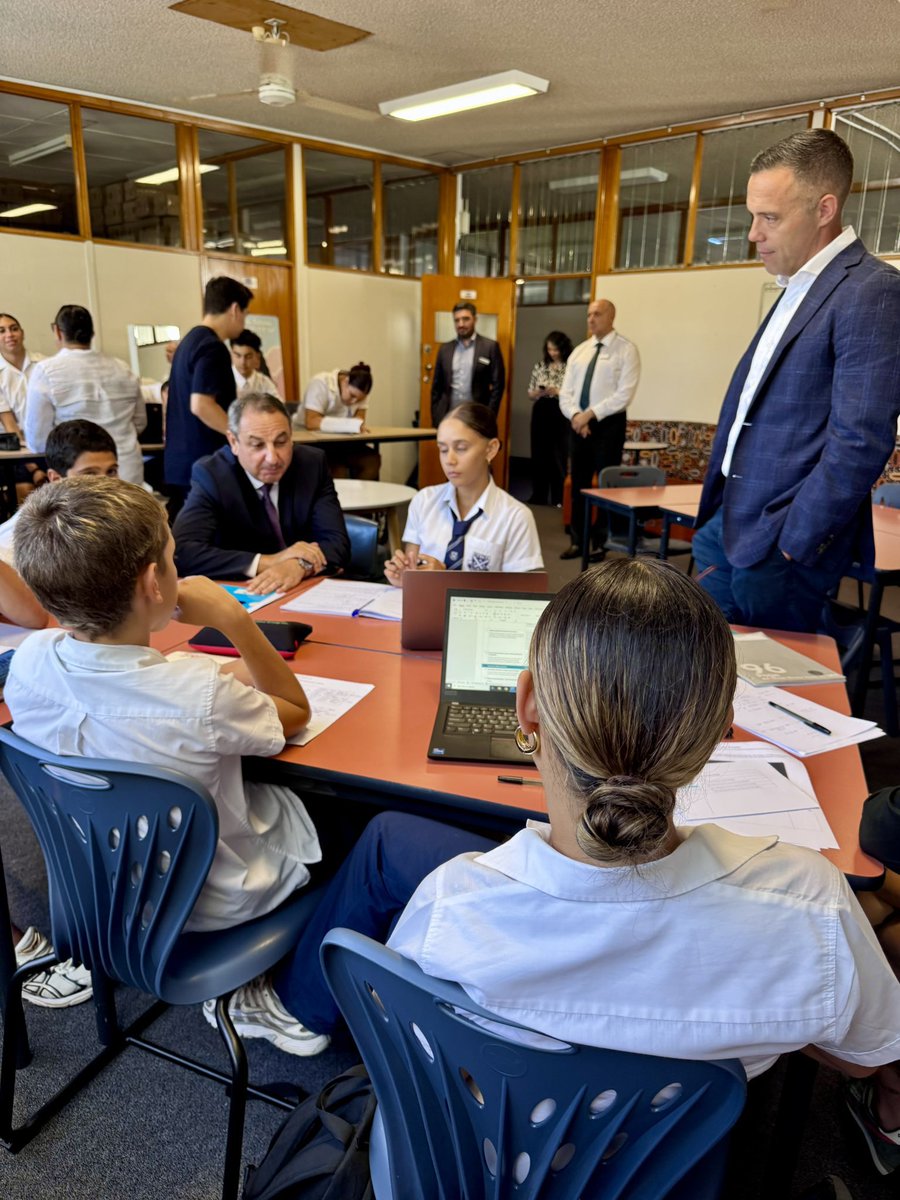 dizdarm's tweet photo. Great to visit Matraville Sports High School alongside Ray Ingrey - President of the @nswaecg to meet Shallan Foster - Head Teacher, Aboriginal Learning &amp; Engagement and her class who were studying for their exams. Thanks Nerida Walker, Jason Garrido &amp; team for welcoming us today https://t.co/M0vh1wfTzJ