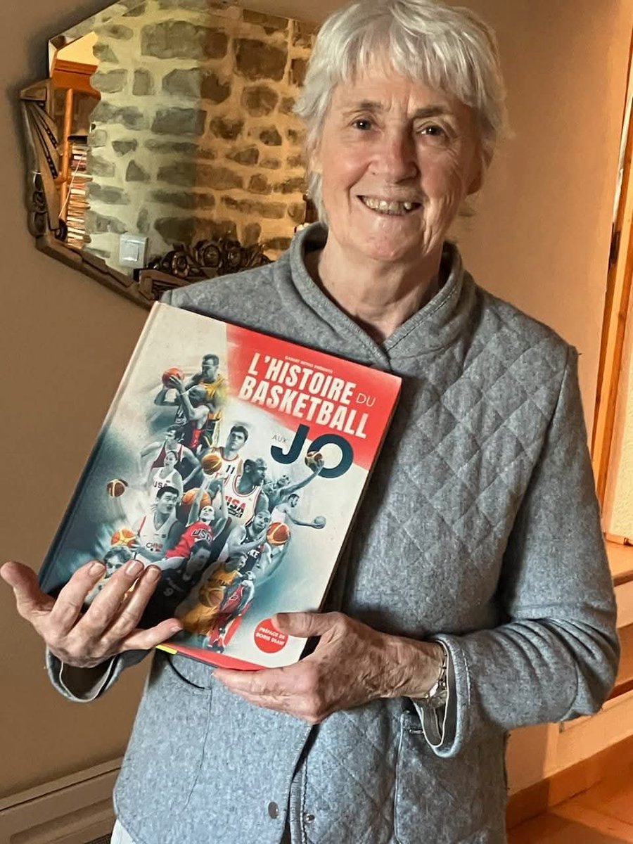 BasketRetroOf's tweet photo. {HAPPY BIRTHDAY} Fidèle soutien de Basket Retro et grande dame du basket français, Jacky Chazalon souffle aujourd'hui ses 81 bougies.

Adressons donc un joyeux anniversaire à Madame Jacky Chazalon ! 🍰🍰 https://t.co/PPzSXhHmmX