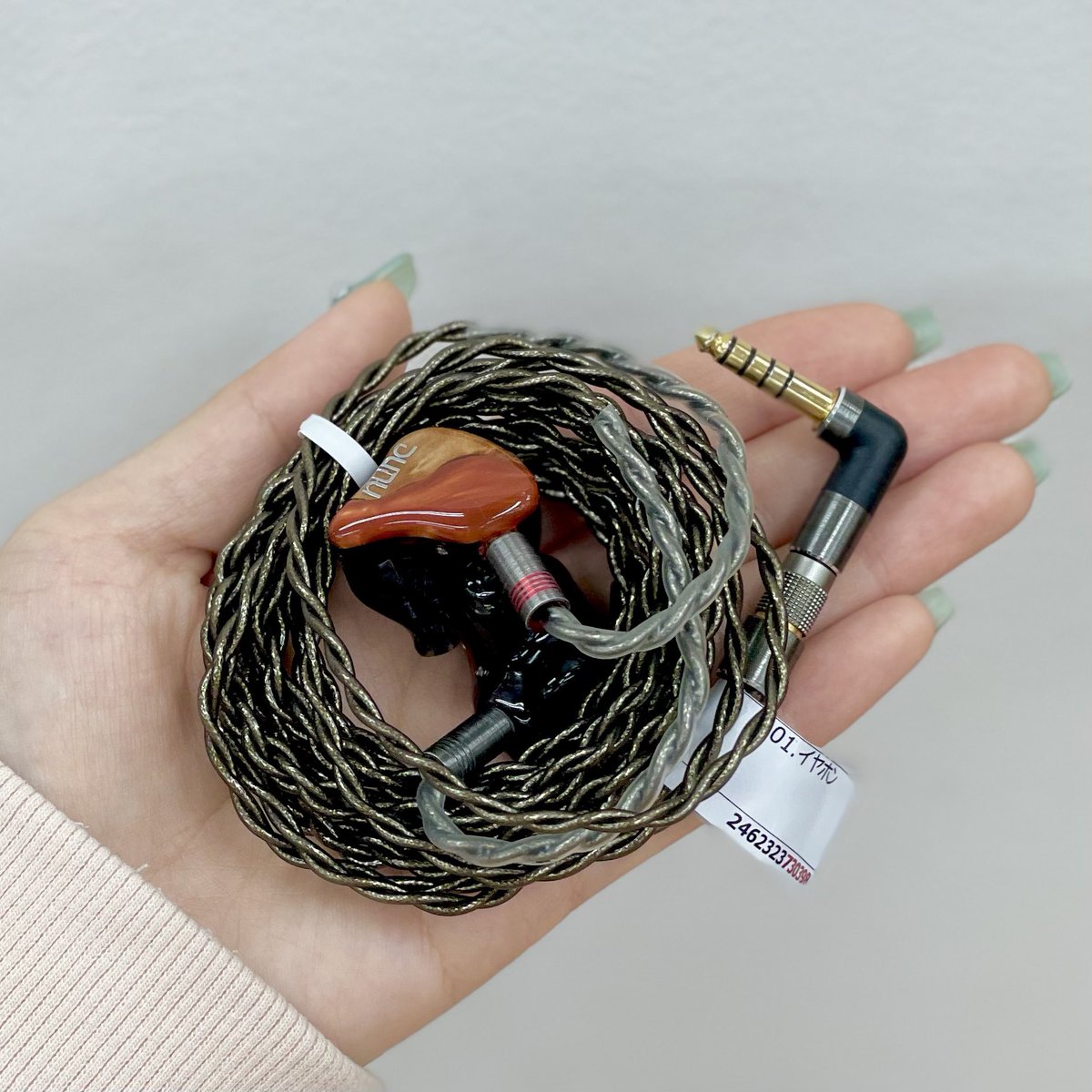 e_earphone_SND's tweet photo. #eイヤ仙台駅前店
#リユース速報 #used
#DUNUTOPSOUND
おばんです🍯
本日はスタッフ「ハチ」がお届けします◎
SA6mk2 - DUNU-TOPSOUND の中古製品が店頭にございます!
指で簡単に操作できるチューニングスイッチ付き!ナチュラルな音が好きな方や低域のボリュームがある音が好きな方にも、おすすめしたいイヤホン📯全体的に丸みのある優しいサウンドが楽しめます☺️💡
店頭にて試聴も可能ですので、ぜひふらっと聴きにいらしてくださいませ♩
お仕事終わりのご来店をお待ちしております!