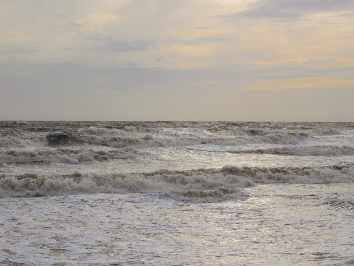 IanW1985's tweet image. Lively #sea at Sutton on Sea #loveukweather