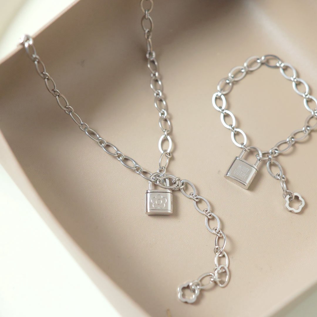 MARY QUANT official tweet media