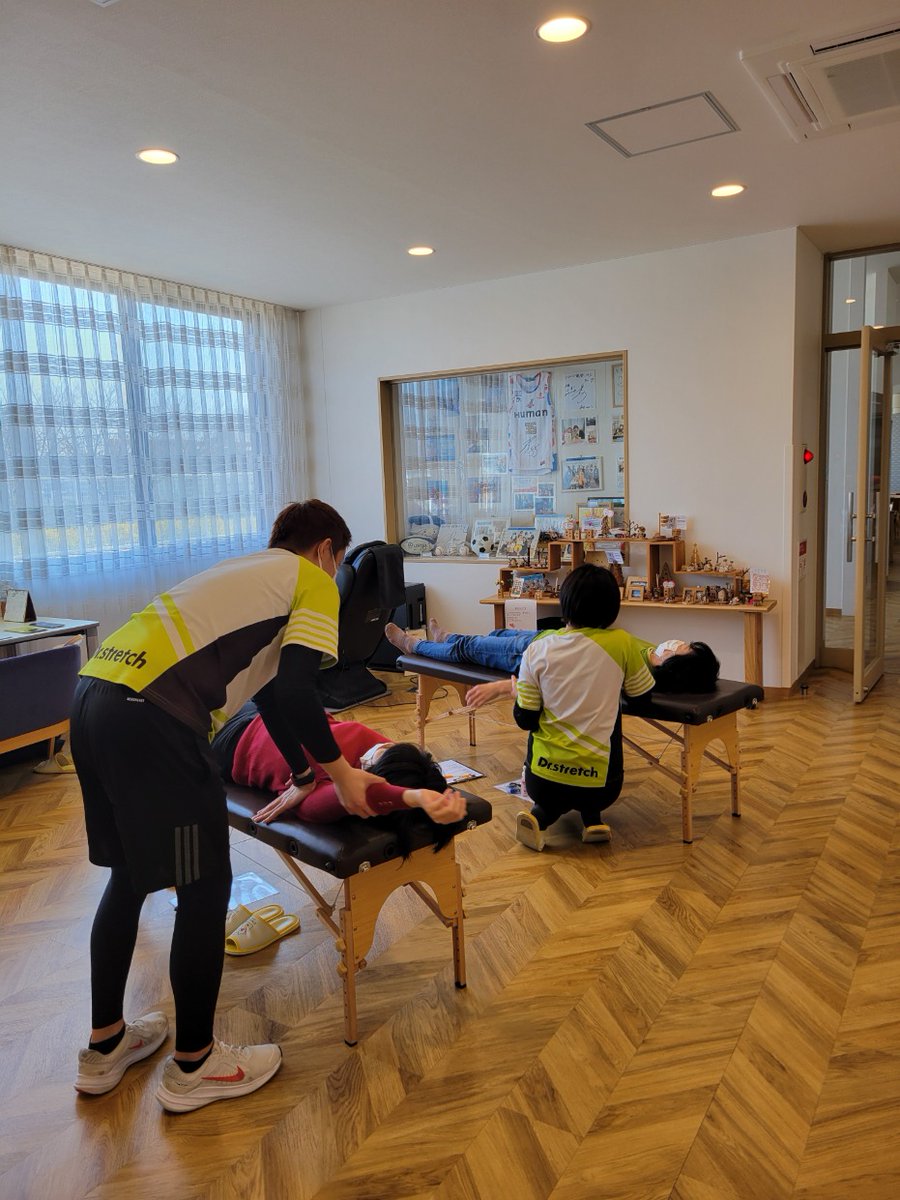 dmh_osaka_kento's tweet image. 毎月恒例のドクターストレッチ様の無料体験会が、本日開催されました💪滞在中のご家族、ボランティアさんで大賑わいでした😍アドバイスも下さり、日々の生活での運動の大切さを実感しました🤔ありがとうございます🥰🥰
＃Dr.stretch