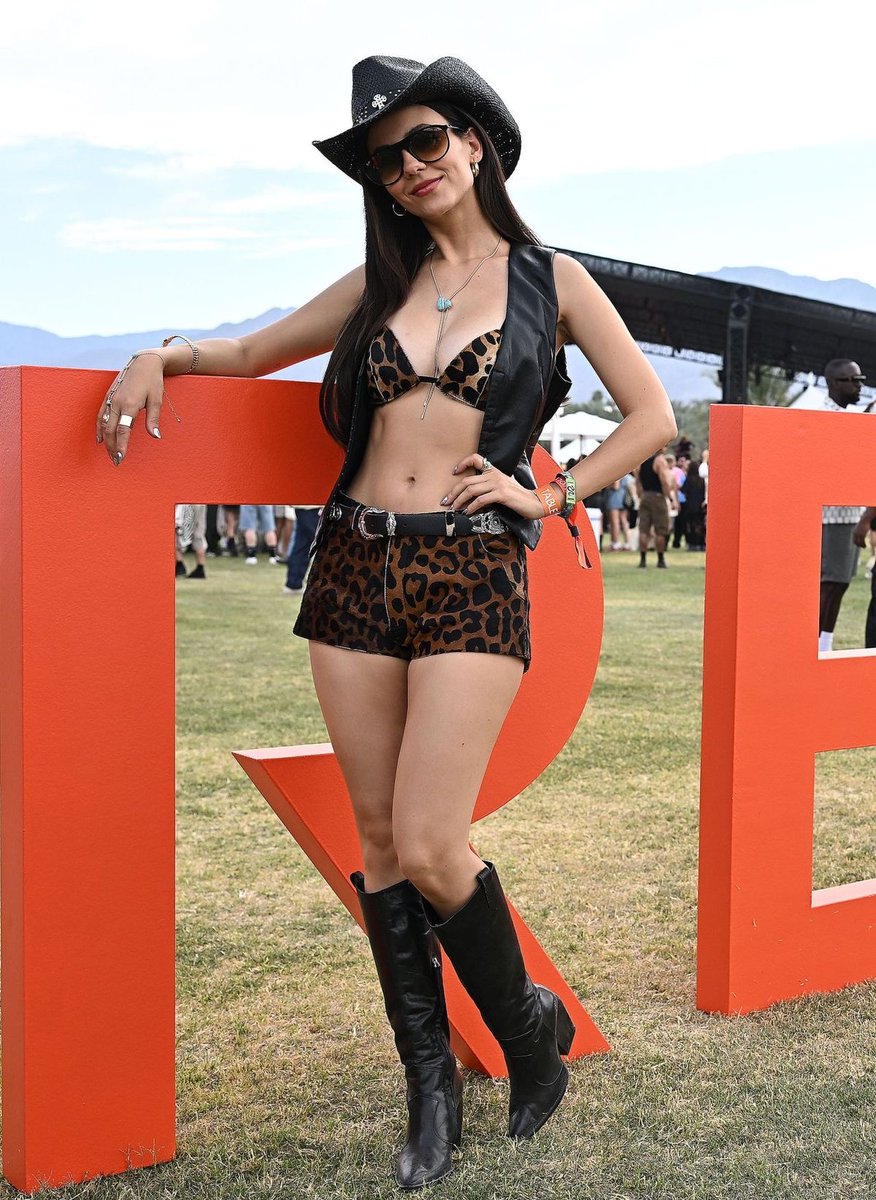 Victoria tweet media