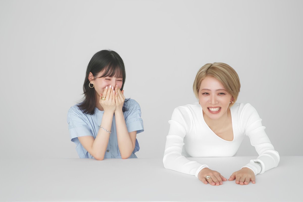 HappySakeLife2's tweet photo. ◤#浜辺美波 さん×#礼真琴 さんスペシャル対談｜お仕事＆美容トークで意外な共通点を発見！
https://t.co/1lmGNOnmut

時間なくて遅くなったけど、倍の横2400サイズにアップスケール。サイトからの写真保存は簡単です。オリジナルサイズはそちらでどうぞ。

📖美的 4月号
https://t.co/wc43M8NMKa https://t.co/DnbKuu8aXZ