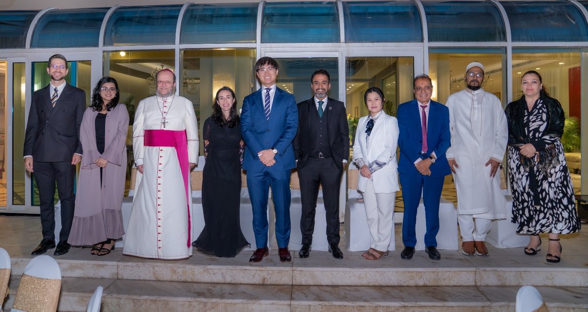 Bohras_MidEast's tweet image. Faith and climate action go hand in hand.
Recently, the @Dawoodi_Bohras of #AbuDhabi participated in a vital conversation on "Harnessing the Power of Religions to Accelerate Climate Action." 
Hosted during #Ramadan by Mr. Andreas Feil, First Secretary representing the German