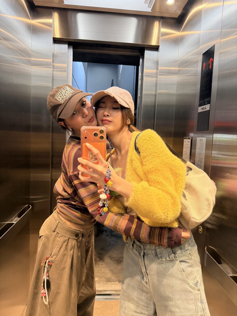 Natsiya Prommart tweet media