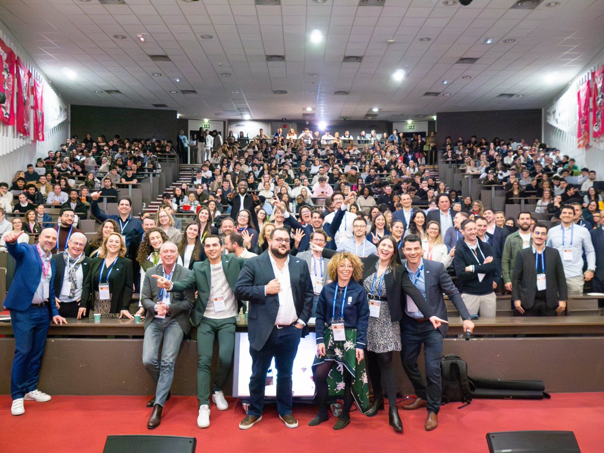 MBS_edu's tweet image. 120 Alumni. 1 150 étudiants. 1 journée qui marque. 🎓🔥

20ème édition du #MBSAlumniDay — merci à tous ceux qui sont revenus transmettre. C'est ça, la communauté MBS. 🤝

#Alumni #MakingADifference #MBS