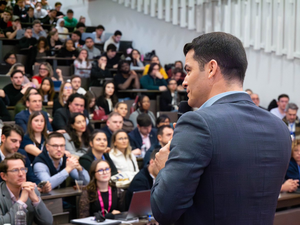 MBS_edu's tweet image. 120 Alumni. 1 150 étudiants. 1 journée qui marque. 🎓🔥

20ème édition du #MBSAlumniDay — merci à tous ceux qui sont revenus transmettre. C'est ça, la communauté MBS. 🤝

#Alumni #MakingADifference #MBS