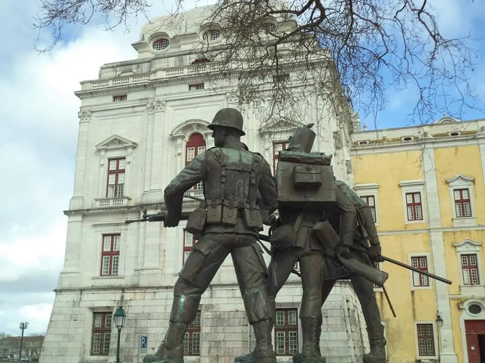 skymanuelima's tweet image. A cerca de 25 quilómetros de Lisboa, constitui-se em um #palácio e #mosteiro monumental em estilo barroco, na vertente alemã. Foi iniciado em 1717 por iniciativa de João V de Portugal. O maior tesouro de #Mafra é a sua #biblioteca, com chão em mármore, estantes em estilo rococó.