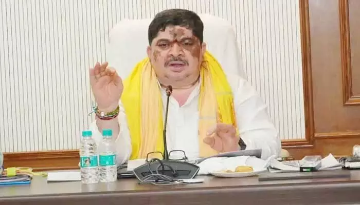 airnews_hyd's tweet image. 🔷మహాలక్ష్మి పథకం లబ్ధిదారులకు స్మార్ట్‌ కార్డులు జారీ చేసే ఆలోచన ప్రభుత్వానికి లేదని స్పష్టం చేసిన మంత్రి పొన్నం ప్రభాకర్

🔷అదేవిధంగా ఆర్టీసీ సంస్థలో గత ప్రభుత్వం తొలగించిన 250 మందికి తిరిగి ఉద్యోగాలిచ్చామని వెల్లడించిన మంత్రి

#TGSRTC #MahalakshmiScheme #SmartCards