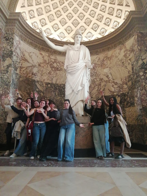 iesvp's tweet photo. Nuestro alumnado participante en el #intercambio con el #LycéeAiméCésairedeClisson ya está en #París para ver la Torre Eiffel, el Louvre, Montmartre... ¡A disfrutar!
@cpmariadeavila @RedEvolucionAr
@InnovaEducAr #Clisson #elVirgenlaissesamarque #elVirgendejahuella https://t.co/ZFKzMBfkY2
