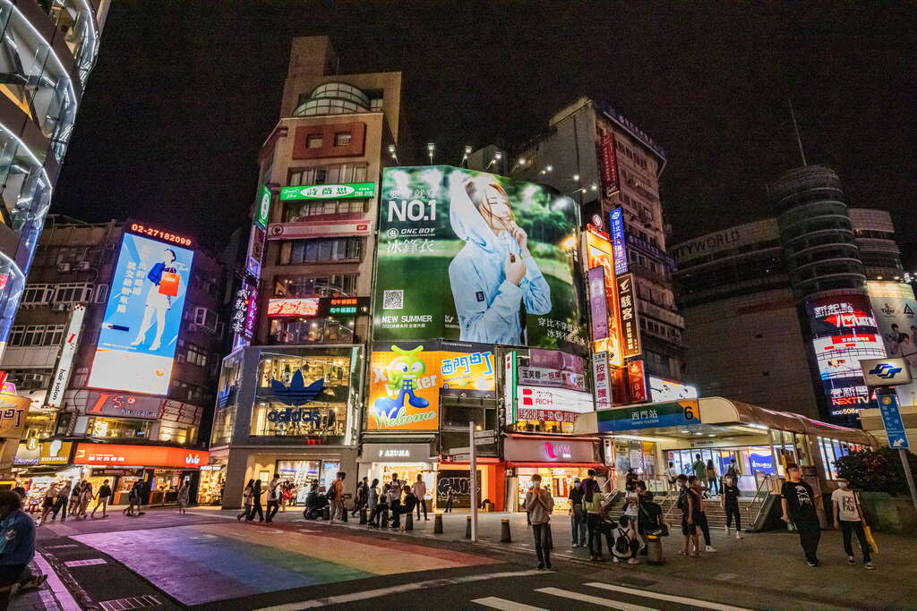 TaiwanBrickFest's tweet photo. TBF is more than just an event! Within walking distance, you’ll find 🔎Ximending — one of Taipei’s most iconic districts and Taiwan’s first pedestrian zone. From street culture to food and shopping, it’s all here 🔥
#2026TBF https://t.co/XkgDx3wLFk